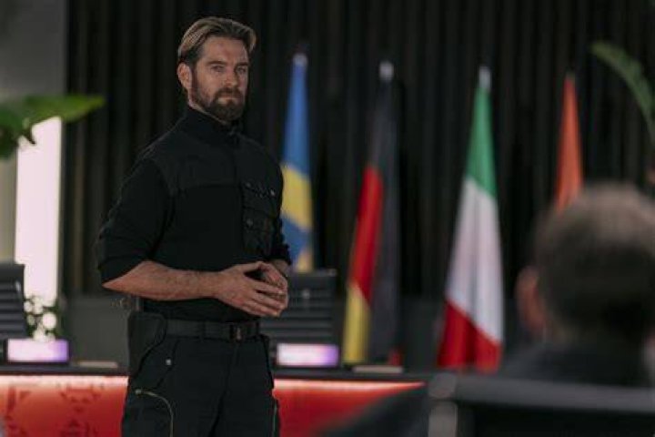 Antony Starr's Luxurious Residence: A Private Haven Explored