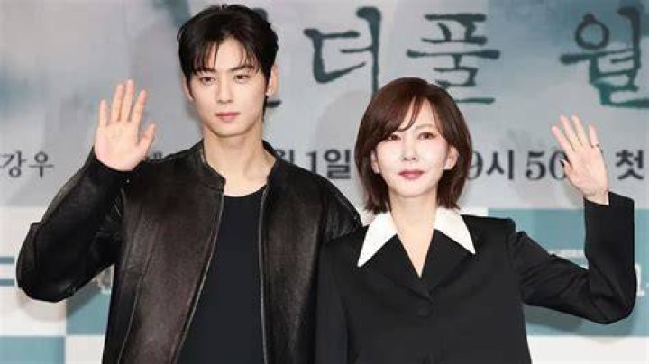 Moon Ga Young And Cha Eun Woo Dating Rumors Ignite After Cozy Photos Emerge