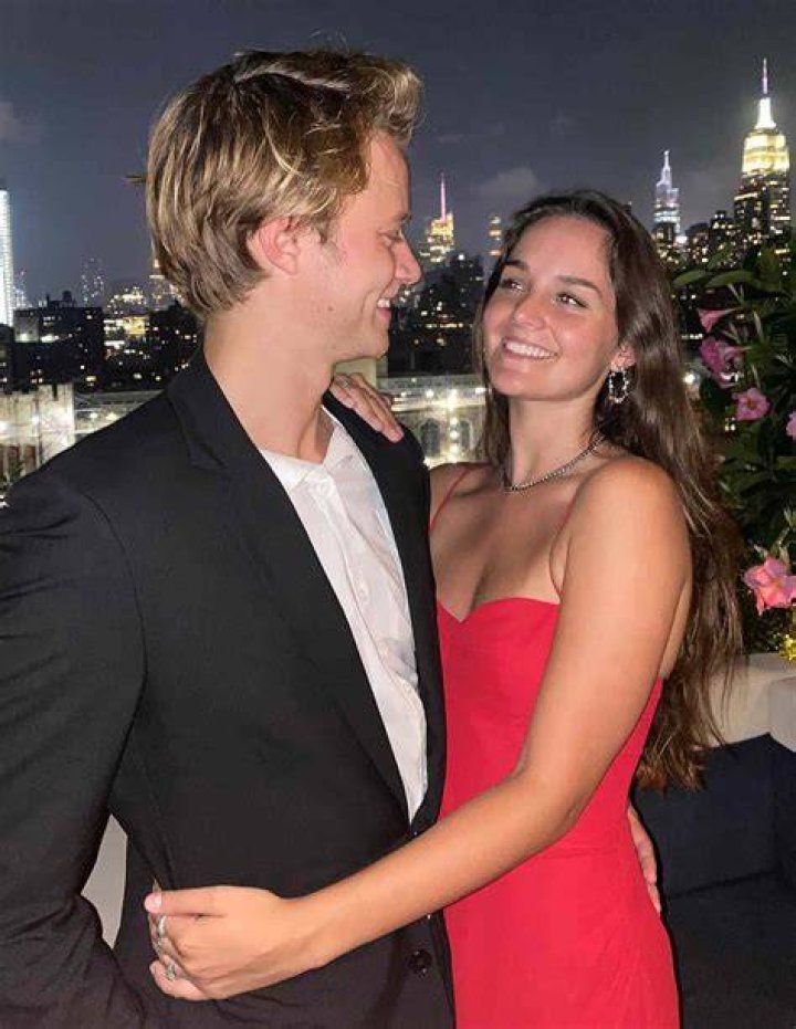 Unveiling The Mystery: V's Real Girlfriend Name